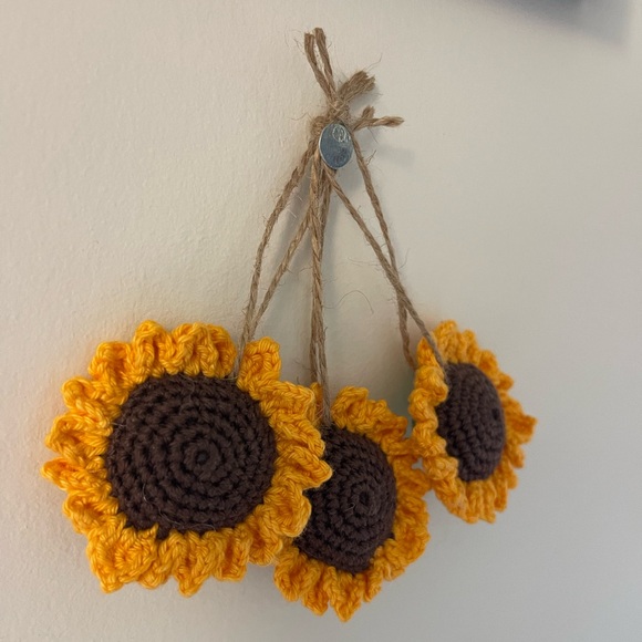 Handcrafted Sunflower Ornaments Set Crochet Holiday Seasonal Decor Christmas - Picture 3 of 9